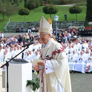 Pozdrav predsjednika HBK nadbiskupa Puljića na zaključnom slavlju hoda Druge sinode Zagrebačke nadbiskupije